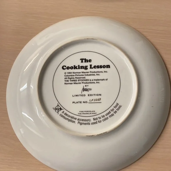Three Stooges “The Cooking Lesson” limited edition collector plate. - Picture 2 of 3